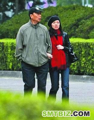 郭台铭爱妻孕态曝光:怀孕已五个月(图)