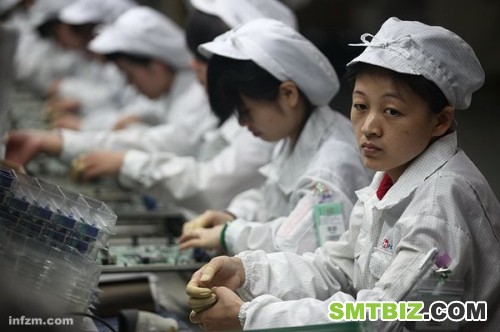 富士康生产流水线上的工人们 富士康生产流水线上的工人们