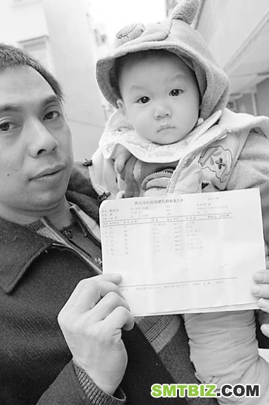 2009 年12月25日,广东珠三角地区一名出生仅10个月的婴儿,血铅含量竟高达550微克/升。 曹菁/CFP 2009 年12月25日,广东珠三角地区一名出生仅10个月的婴儿,血铅含量竟高达550微克/升。 曹菁/CFP