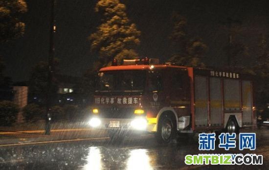 资料图片:5月20日,救援车从富士康集团鸿富锦成都公司抛光车间爆炸事故现场驶过。新华社记者李桥桥摄 资料图片:5月20日,救援车从富士康集团鸿富锦成都公司抛光车间爆炸事故现场驶过。新华社记者李桥桥摄